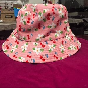 Reversable bucket hat
